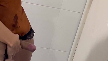 Fã encomendou vídeo sozinha gozando no banheiro