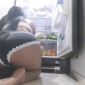 CAMERA CAPTURES maid cleaning the fridge (HOT)