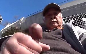 200  grandpa jerk off in puplic