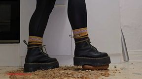 Mila in Martens - Crunchy buns (P04)