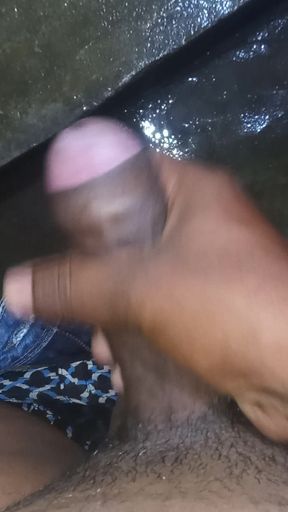 desi Hindi bathroom me Lund Hilaya