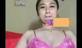 Balinese Indonesian Busty Girl - Sri Ayu Tarisa Change her Cloths in front her Dad