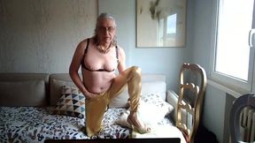 carlatx se folla el culo con un dildo