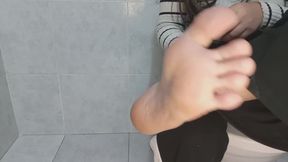 Sweaty feet , snocks , and slippers