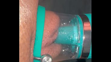 Amateur Latina gets multiple orgasms with clitoral suction device