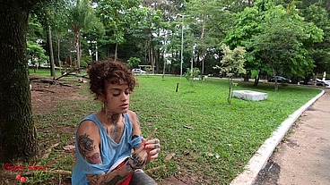 Transei com a do Parque!!! Conheci a Nina Forbidden Fumando no Parque, Chamei ela Pra Minha Casa e Acabamos Gozando de esguichar Uma na Outra (SQUIRT) - Sexo Lésbico Real - Brasileira Amadora C
