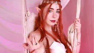 Wunderschöne Elfen-Cosplayerin nimmt Schwanz tief in den Mund und wird am Valentinstag gefickt