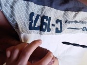 Se ve como meto mi juguete dentro de mi pene es muy grueso.