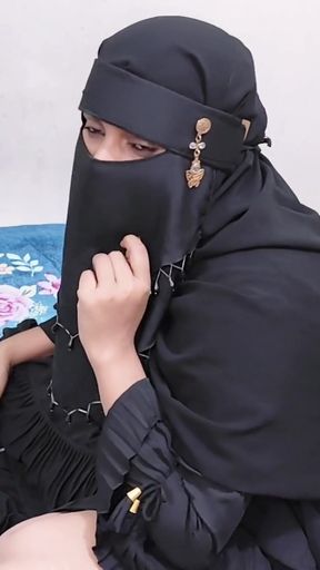 Outdor video.I met a girl in an auto and took her home to work at a beauty parlor and fucked her.   Clip 2