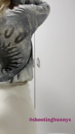 Amateur GF shares her fart-only fans content