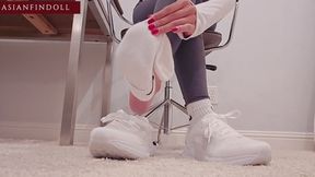 Post-Gym Sockless Tease: Barefoot Shoeplay & Sneaker Fun