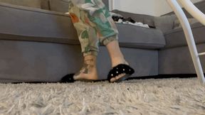 SPYING ON HER FEET IN FUZZY SLIPPERS - MP4 HD