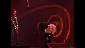 Ozzy shows his ass in concert 1999