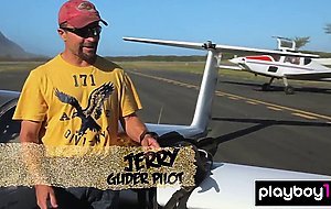 Naked badass Talor Paige and her big boobed GFs take a fly on a glider