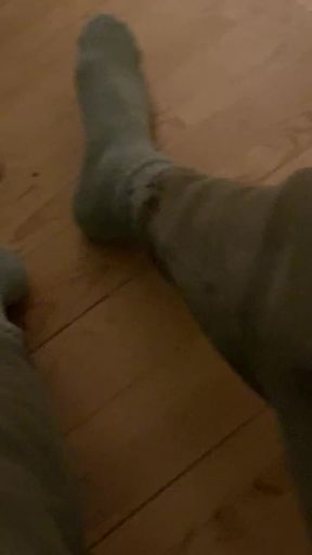 Look at my feet !