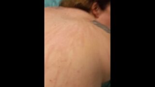 Девушка с большой попой получает жёсткую анальную долбёжку.