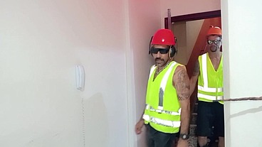 Meus patroes me pegou no fraga deitado e pra não ser mandado embora tive que dar para os dois