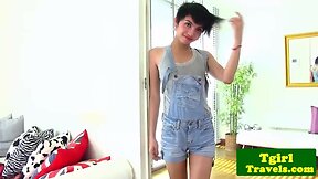 Young ts sofie gives sultry solo show