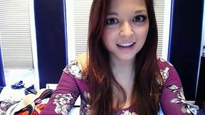 Kinky all natural brunette hottie flashes her sexy huge boobies