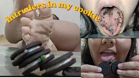 Hungry giantess: discovers intruders in her cookies
