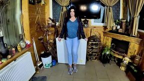 cameltoe milf pees in tight jeans wet fetish tease