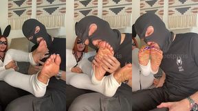 bonne fetes de paques un bon lechage de pieds avec un bon chien ...