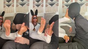 bonne fetes de paques un bon lechage de pieds avec un bon chien ...