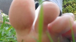 Giantess tramples you in a public garden 720HD