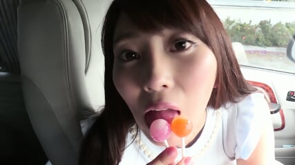 Tomomi Morisaki - Lascivious Woman Making Out with her 'Boyfriend' Inside the Minivan