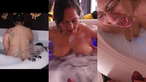 madura latina tetona culona en el jacuzzi meada y follada