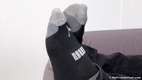 ”Inked hunk Drew strips & showcases his size 12 feet”