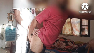 Travesti con polla gruesa folla duro a un bottom gay dispuesto