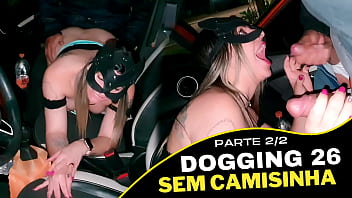 Cristina Almeida, a Rainha do Dogging, em mais um Gangbang dentro do carro acompanhada do corno, na avenida com Desconhecidos | Dogging 26 - Parte 2/2