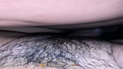 Hijab yang indah tersembunyi di balik wajahnya