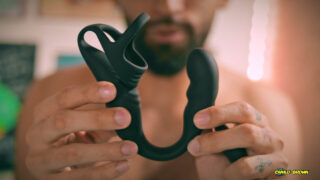 Một anh chàng người Colombia nóng bỏng chưa cắt bao quy đầu dùng ngón tay chọc vào hậu môn và thủ dâm cho đến khi xuất tinh dữ dội.