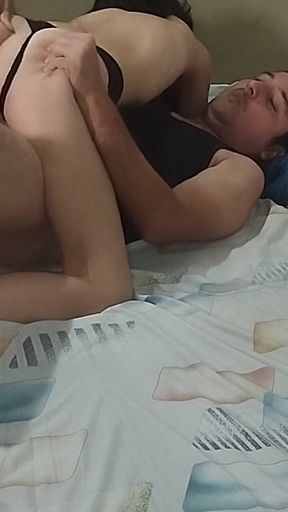 Tinder Girl Rides My Cock Without a Condom