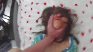 Esposa madura amateur de Ucrania recibe una paliza en un vídeo casero tabú