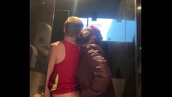Sexo no banheiro do supermercado (cruising sex)