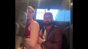 Sexo no banheiro do supermercado (cruising sex)