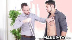 ”Tattoed hunk loves jerking off  his officemates cock”