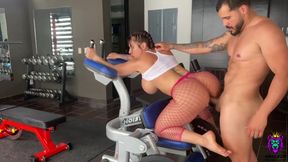 Sweaty Workout At The Gym Turns Into A Fetishist Hardcore Fuck 720p With Yiny Leon