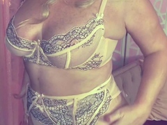 PaintedRose.Live Rosie In Curvy Cougar Pornstar In Lingerie