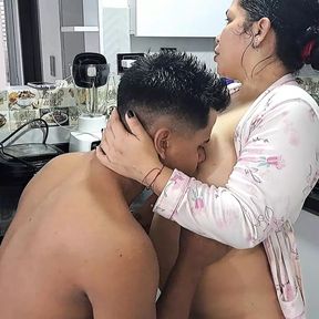 I fuck my stepmother&#039;s rich pussy in the kitchen part 1