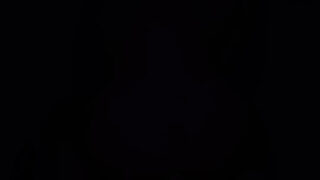 L'adorazione dei piedi diventa volgare quando dei tizi dilettanti aprono i loro culi a pugni, si masturbano e scatenano piogge dorate