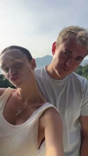 Диана Шурыгина готовится для съемки в домашнем порно