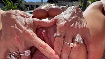 HORNY BLONDE MILF SEPTEMBER SUMMERS ON POV