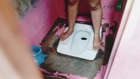 Hot Bhabhi Bathing In house and show her all body