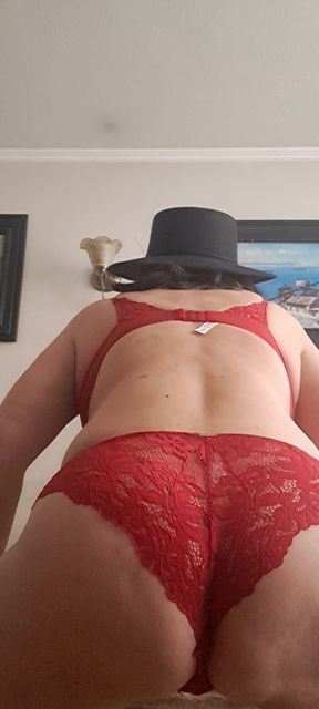 milf in red lingerie in motion mode