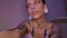 Beautiful Slut Shows off Her Pretty Face