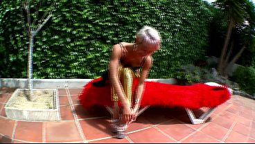 This guy likes the nice ass and pantyhose on which to cum filming the slut in POV
